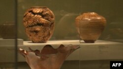 Umetnička dela od drveta izložena u galeriji Renvik