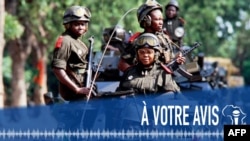 À Votre Avis: Féminisation des armées