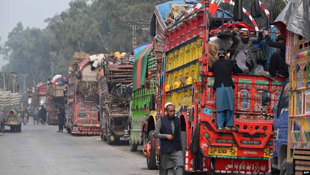 Pakistan telah mulai mendeportasi ribuan warga Afghanistan yang tinggal ilegal di Pakistan (foto: dok). 