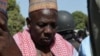 Iyayen da ‘yan uwan ‘yan matan da aka sace suna maida jawabi a taron da suka yi da gwamna jihar Borno, a Chibok, jihar Borno, 22 Afrilu 2014.