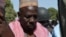 Iyayen da ‘yan uwan ‘yan matan da aka sace suna maida jawabi a taron da suka yi da gwamna jihar Borno, a Chibok, jihar Borno, 22 Afrilu 2014.