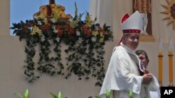 Obispo de Osorno, Juan Barros, está en el centro de un escándalo de abusos sexuales de sacerdotes católicos en Chile, acusado de encubrir abusos de su mentor, el clérigo Fernando Karadima.