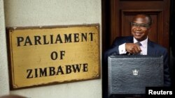 Gurukota rezvemari, Muzvinafundo Mthuli Ncube vachipinda muparamende kunotura bhajeti ra2020.