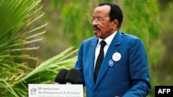 Paul Biya prononce un discours à Boulouris-sur-Mer, France, le 15 août 2024.