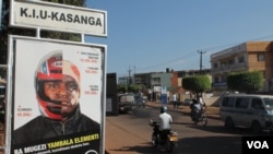 The Global Helmet Vaccine Initiative has mounted a campaign to encourage boda boda drivers to wear helmets, Kampala, Aug. 26, 2013. (Hilary Heuler/ VOA)