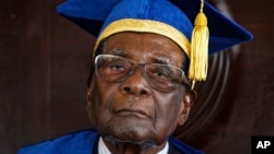 Robert Mugabe wanda yayi kunnen kashi da wa'adin da aka bashi ya sauka daga mulki