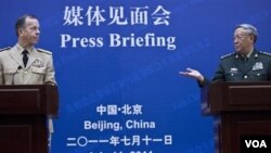 Panglima militer Tiongkok, Jenderal Chen Bingde (kanan) dalam konferensi pers gabungan bersama Laksamana Mike Mullen (11/7).