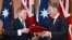 Menteri Pertahanan Inggris Grant Shapps, kiri, dan Menteri Pertahanan Australia Richard Marles bertukar perjanjian kerja sama pertahanan dan keamanan baru di Gedung Parlemen di Gedung Parlemen di Canberra, Kamis, 21 Maret 2024. (Lukas Coch/AAP Image melalui AP)