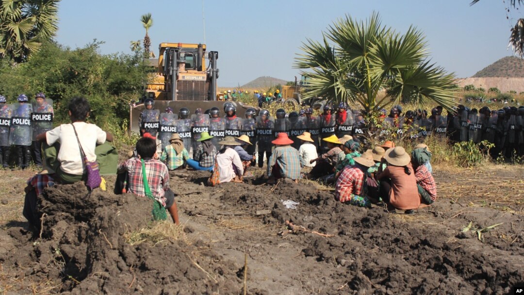 FILE - Farmers confront riot police at Letpadaung copper mine, Monywa in northwestern Myanmar, Dec. 22, 2014. 