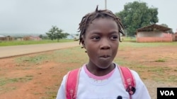 Gabriela Paiva estudante que anda 20 quilómetros para ir a escola