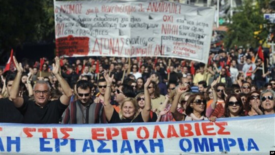 Demonstran Yunani turun ke jalan-jalan di Athena untuk menentang langkah penghematan (6/11).