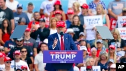 Bivši predsjednik Donald Tramp na skupu u Viskonsinu (Foto: AP/Jeffrey Phelps)