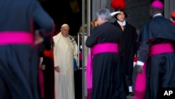 Pope Francis, wearing a scarf which was presented to him by a bishop, arrives for the morning session of the Synod of bishops at the Vatican, Friday, Oct. 23, 2015. (AP Photo/Alessandra Tarantino)