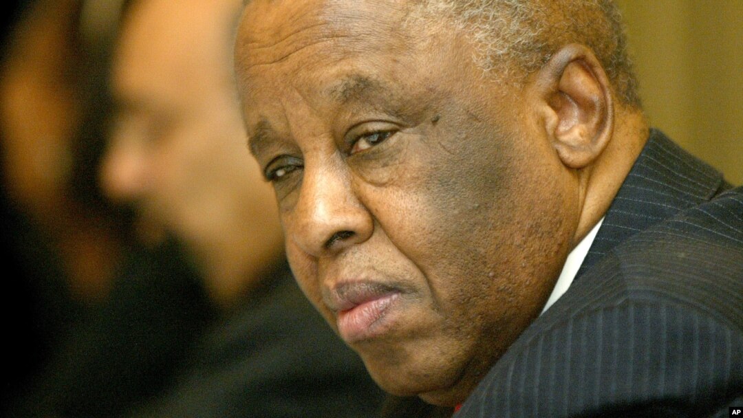 Festus Mogae, ketua Komisi Pemantauan dan Evaluasi Gabungan (JMEC).