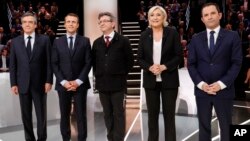 From left to right, Conservative presidential candidate Francois Fillon, Independent centrist presidential candidate for the presidential election Emmanuel Macron, Far-left presidential candidate for the presidential election Jean-Luc Melenchon, Far-right presidential candidate for the presidential election Marine Le Pen and Socialist candidate for the presidential election Benoit Hamon pose for a group photo prior to a television debate at French TV station TF1 in Aubervilliers, outside Paris, France, March 20, 2017.