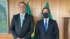 El presidente brasileño, Jair Bolsonaro, posa junto a su homólogo de Uruguay, Luis Lacalle Pou, durante la cumbre celebrada entre ambos en Brasilia, Brasil, el 3 de febrero de 2021. Foto cortesía Presidencia de Uruguay.