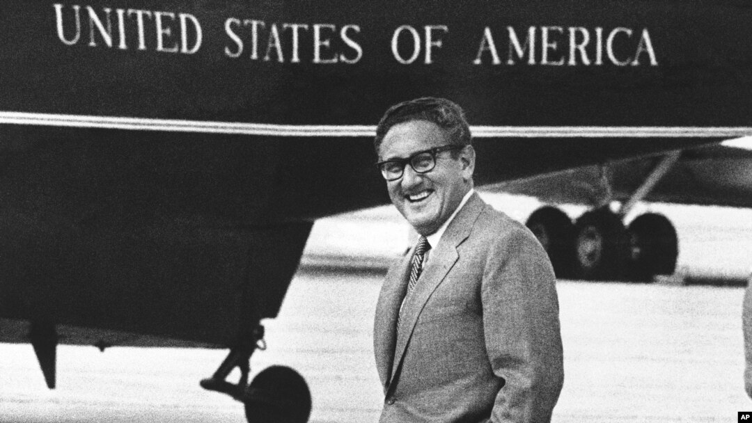 Henri Kisindžer uslikan u vazdušnoj bazi Endrjuz blizu Vašingtona, 19. avgusta 1979. (foto: AP
