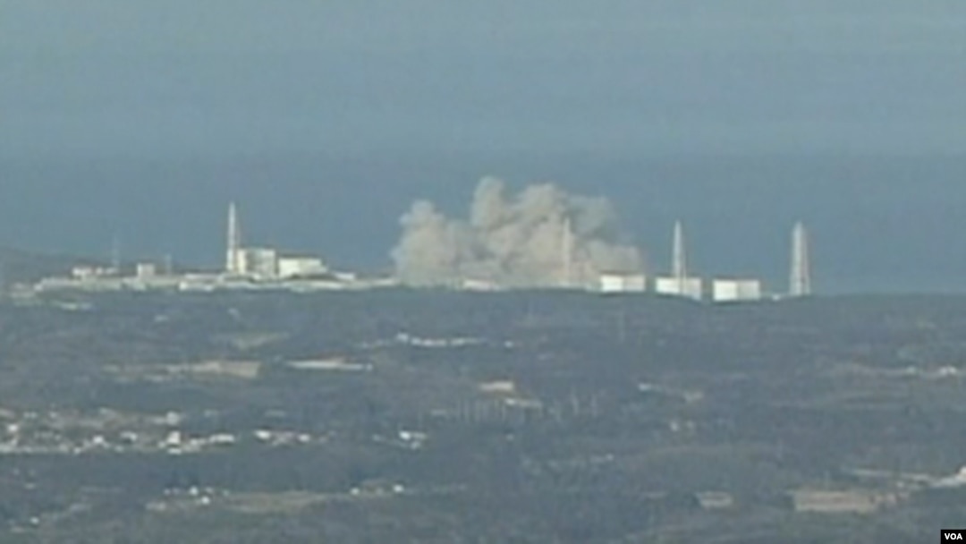 Ledakan Sabtu (12/3) merusak sebuah bangunan yang menampung reaktor nomor satu di PLTN Fukushima.