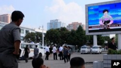 북한이 5차 핵실험을 실시한 지난 9일 평양역 광장에 설치된 대형 화면에 관련 발표가 나오고 있다.