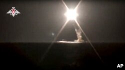 تصویر یک موشک مافوق صوت روسیه از نوع «زیرکون» که توسط وزارت دفاع آن کشور منتشر شده است. 