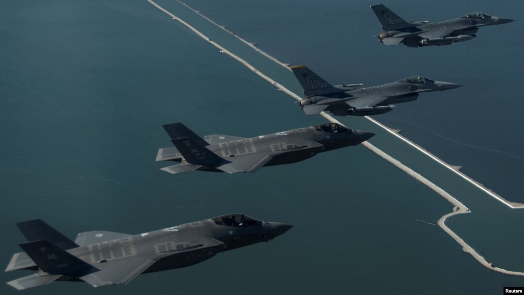 Chiến đấu cơ F-16 và F-35 Lightning II của Mỹ.