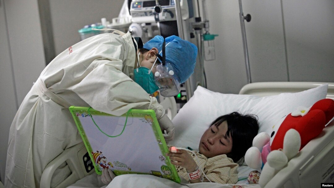 Một bệnh nhân cúm gia cầm được điều trị trong một bệnh viện ở Bắc Kinh 