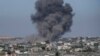 Asap mengepul menyusul serangan udara Israel di Rafah, Jalur Gaza, pada 30 Mei 2024. (Foto: AP)