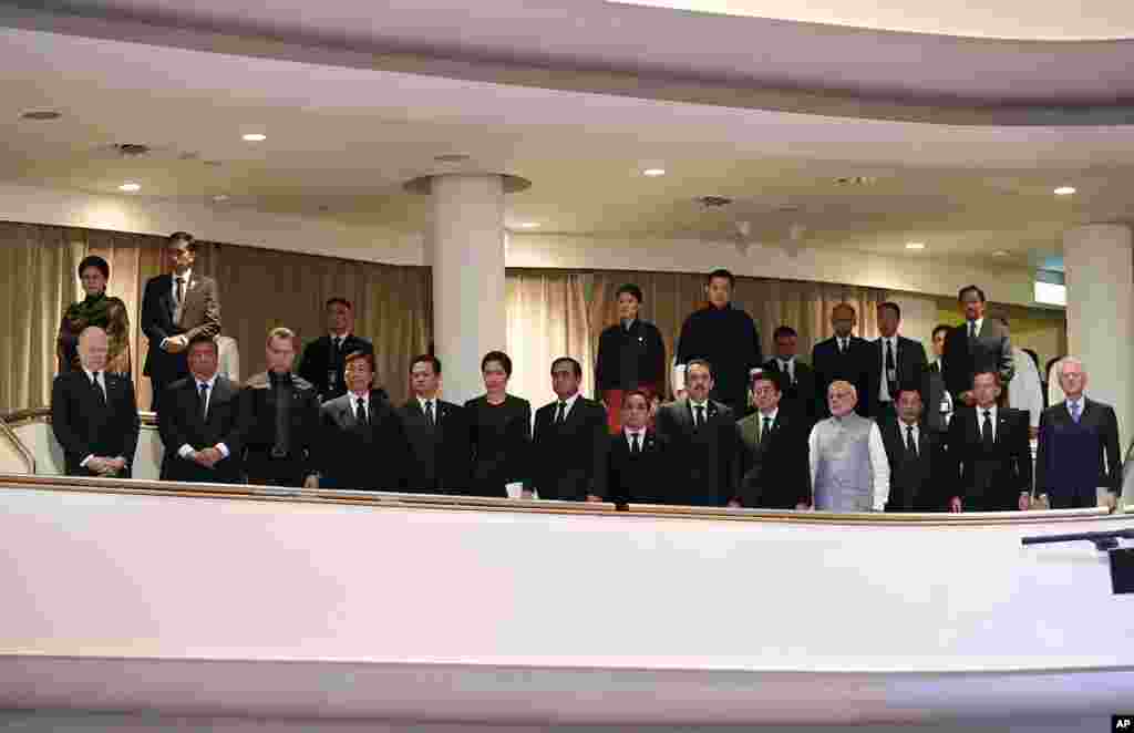 World leaders observe a moment of silence during a state funeral of the late Lee Kuan Yew, held at the University Cultural Center in Singapore, March 29, 2015.