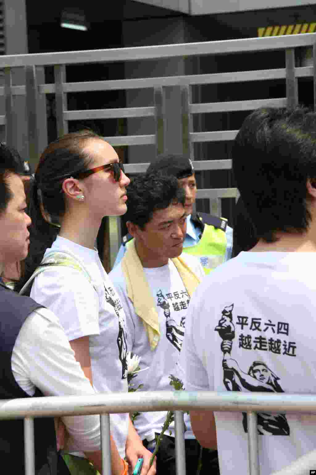 港人悼念胡耀邦与方励之 决心平反六四