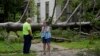 Beryl desata fuertes vientos y lluvias en Texas; deja 3 muertos y 2 millones sin electricidad