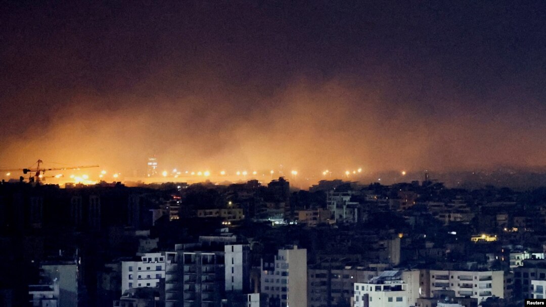 Dim nad južnim predgrađima Bejruta nakon napada izraelskih snaga, Liban, 1. oktobra 2024. (Foto: REUTERS/Amr Abdallah Dalsh)