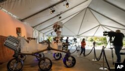 A full-scale model of the Mars 2020 Mission Perseverance Rover is displayed for the media at NASA's Jet Propulsion Laboratory (JPL) Feb. 17, 2021, in Pasadena, Calif. 