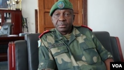 Le Général François Olenga, Kinshasa, 13 février 2013. (VOA/Nicolas Pinault)