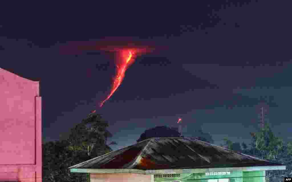 تصویری از کوه آتشفشان در اندونزی &nbsp;