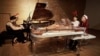 Empat pianis dengan dua piano membawakan lagu medley natal. (Foto courtesy)