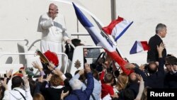 Le pape François au Vatican le 18 octobre 2015