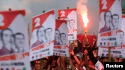Para pendukung Jokowi-JK dalam Pilpres 2014 dalam acara kampanye di Makassar (foto: dok).