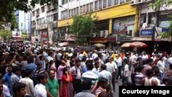 Earthquake in Kolkata: People out in the streets