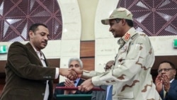 Signature d'un accord entre militaires et chefs de la contestation au Soudan