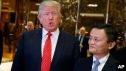 美国当选总统川普和中国阿里巴巴集团董事会主席马云在纽约川普大楼举行会晤(2017年1月9日)