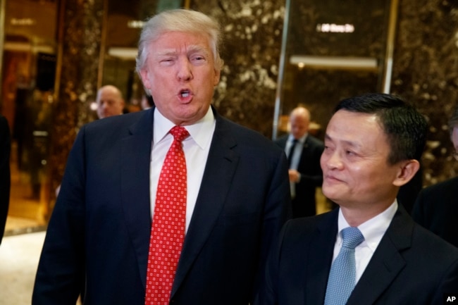 资料照:美国当选总统川普和中国阿里巴巴集团董事会主席马云在纽约川普大楼举行会晤。(2017年1月9日)