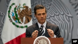 El presidente Enrique Peña Nieto dijo que sus ingresos anuales ascienden a un promedio de $250 mil dólares y parte de sus propiedades fueron herencia de sus padres y su exesposa fallecida.