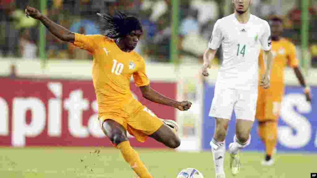 Gervinho, da Costa do Marfim, durante o jogo contra a Algéria nos quartos de final do Campeonato Africano das Nações.