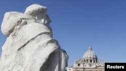 Las "bulas" describen la situación política y espiritual del mundo católico en la época de su redacción y sirven para juzgar el estado de la fe de los fieles, según el encargado de los Archivos Secretos del Vaticano.