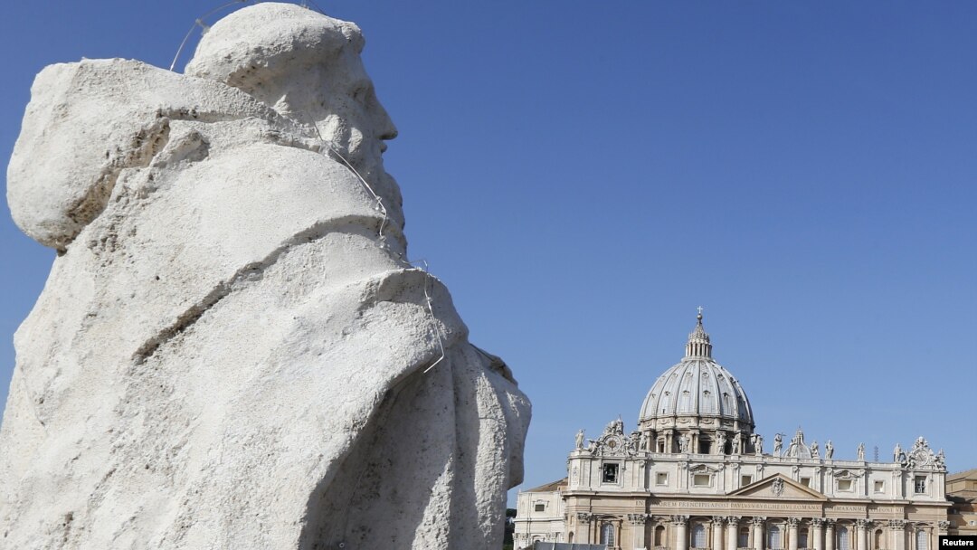 Quảng trướng Thánh Phêrô tại Vatican.