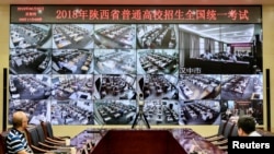 2018年6月7日，中国陕西省西安，一年一度的全国高考，工作人员通过摄像头监督各地考场。