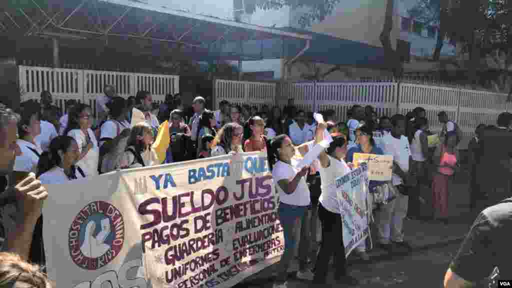 Resaltó que esta protesta surge de la necesidad, “de la rabia, que sentimos los venezolanos cuando trabajamos y nuestros salarios no nos permite calidad de vida”, agregó la presidenta del Colegio de Enfermeras de Caracas.