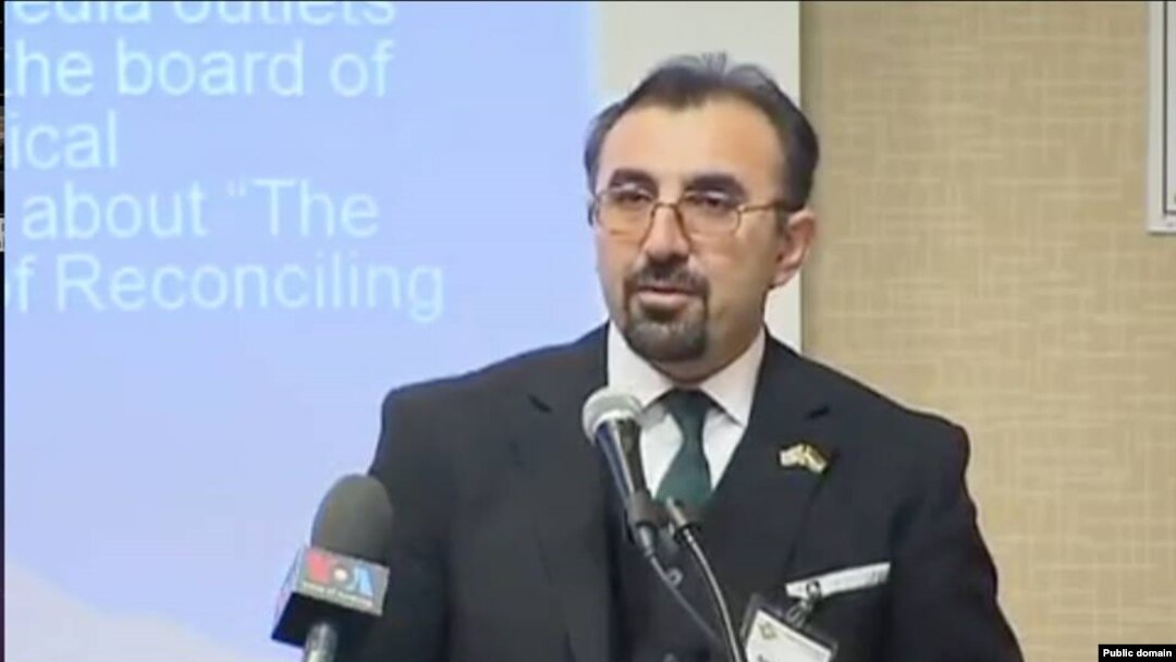 دوکتور ئازاد مورادیان