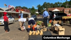 Informal traders of Zimbabwe’s economy say the new measures will not work and were on the streets, Jan. 3, 2021. (Columbus Mavhunga/VOA)