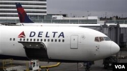 Salah satu pesawat milik maskapai penerbangan AS, Delta Airlines saat mendarat di kota Seattle, AS (foto dokumentasi).